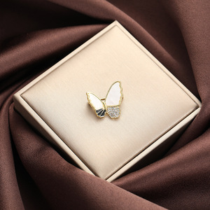 Butterfly Brooch Zinc Alloy Rhinestone Inlay Unisex Gift Accessory - Product Image 4