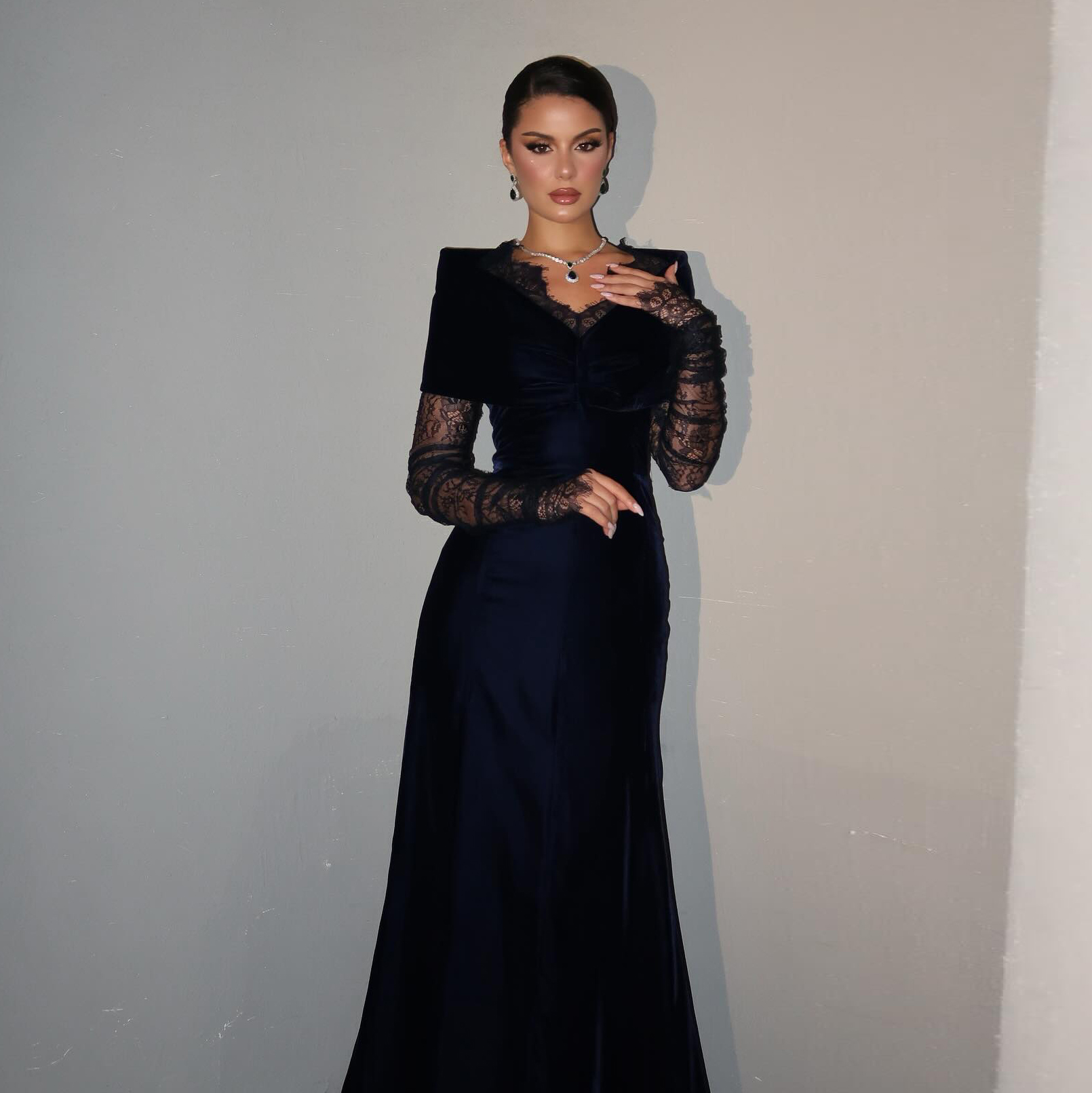 knee length dresses for ladies Scalloped Lace Bodice Pleated Chiffon A Line Maxi Dress - Navy Blue main image 0