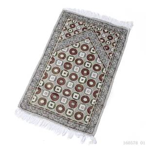 Alfombra de Oración Musulmana OEM Janamaz, Patrones Cuadrados y Redondos, Plegable, Apta para Uso Doméstico, Disponible para Dropshipping/Venta al Por Mayor - Product Image 3