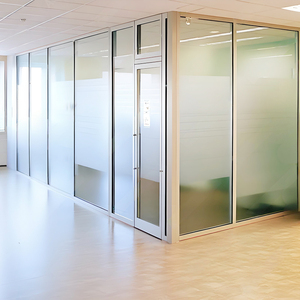 <span class=keywords><strong>Cloison</strong></span> en verre avec cadre en aluminium <span class=keywords><strong>Cloison</strong></span> de bureau <span class=keywords><strong>Cloison</strong></span> murale insonorisée Panneaux de verre trempé Design d'intérieur commercial à taille personnalisée - Product Image 2