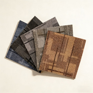 Tuiles <span class=keywords><strong>de</strong></span> moquette pour sols : méthode <span class=keywords><strong>de</strong></span> pose développée en utilisant une logique <span class=keywords><strong>de</strong></span> remplacement modulaire <span class=keywords><strong>de</strong></span> tuiles <span class=keywords><strong>de</strong></span> moquette et une liberté <span class=keywords><strong>de</strong></span> disposition - Product Image 1