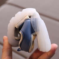 Chaussures d'été pour tout-petits, sandales à semelle souple avec lumières LED pour filles et garçons, design de personnage de dessin animé, pantoufles de cow-boy pour garçons