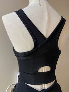 Sujetador deportivo para mujer sin tirantes, con almohadillas lineales antichoque y alta elasticidad, ideal para gimnasio, running, fitness y yoga. Venta al por mayor de fábrica. - Product Image 2