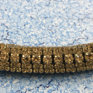 สายคาดหน้าผากม้าหนังสีทองห้าแถว ดีไซน์หรูหราและทนทานเพื่อความสบายและมีสไตล์ รับผลิตแบบ OEM ODM ขายส่งจำนวนมาก ผลิตตามสั่ง - Product Image 1