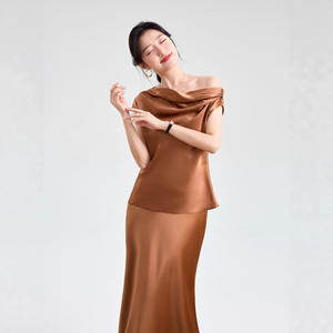 Conjunto de <span class=keywords><strong>Falda</strong></span> Larga y Camiseta de Manga Corta <span class=keywords><strong>con</strong></span> Lazo, Color Sólido, Satinado, Sexy, <span class=keywords><strong>con</strong></span> Hombros Descubiertos, de Acetato Importado de Alta Gama - Product Image 2