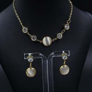 Ensemble de bijoux élégant pour femmes, collier et boucles d'oreilles en acier inoxydable plaqué or 18 carats avec opale brillante et diamants, magnifique - Product Image 3