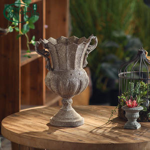 Pot de fleurs vintage en pierre, jardinière d'extérieur, urne décorative artisanale pour plantes et verdure - Product Image 3