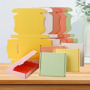 Boîtes d'expédition plates en carton ondulé personnalisées pour vêtements et cadeaux – Emballage durable pour envoi postal - Product Image 4