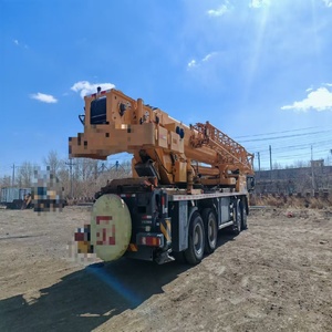 Grue mobile sur camion d'occasion QY70KC de 70 tonnes avec moteur et pompe en bon état de fonctionnement - Product Image 3
