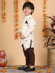 Ensemble Kurta en coton crème pour garçons avec imprimé libellule, Kurta ethnique à manches longues et pyjama marron, tenue traditionnelle festive pour enfants - Product Image 3