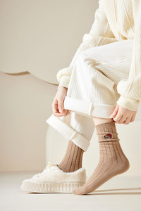 Jingwen OEM Meias De Natal, Calcetines de Mujer Gruesos con Bordado de Dibujos Animados - Product Image 4