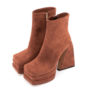 Botas cortas de cuero de ante hechas a mano para mujer, zapatos de tacón alto grueso con plataforma y punta cuadrada, cremallera lateral en el tobillo, color sólido, talla 43 - Product Image 1