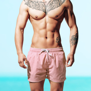 กางเกงขาสั้นกีฬาวิ่งออกกำลังกายสำหรับผู้ชายแบบขายส่ง ผ้าทึบ กันน้ำ ระบายอากาศได้ดี เป็นมิตรกับสิ่งแวดล้อม แห้งเร็ว - Product Image 3