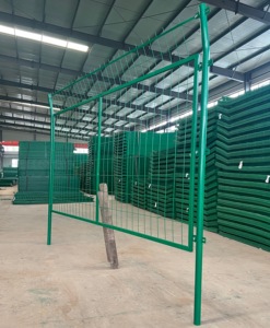 Enduit de PVC vert clôture triangulaire incurvée <span class=keywords><strong>rigide</strong></span> en 3D sans creuser panneaux de clôture en treillis métallique soudés de sécurité en V - Product Image 3