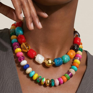 Juego de 2 collares bohemios coloridos con cuentas, collar grueso de resina arcoíris, conjunto de joyería hecho a mano, accesorios de playa - Product Image 1