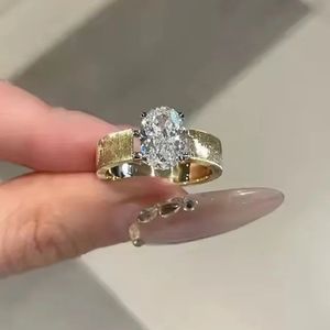 Bague de mariage pour homme Xinfly personnalisée en or 14K 18K avec diamant ovale de 2,07 ct cultivé en laboratoire, finition brossée, style tendance - Product Image 1