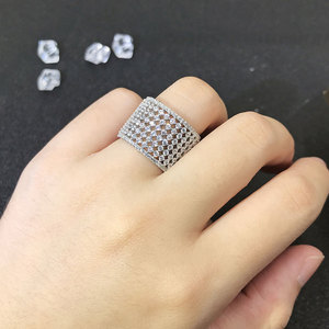 Anello di Lusso Traforato con Pavé per Donne, Gioiello da Dito alla Moda e Trendy - Product Image 2