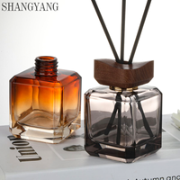 Bouteille en verre écologique carrée de 180 ml pour diffuseur de parfum DIY avec couvercle noir incliné à vis pour huile longue durée