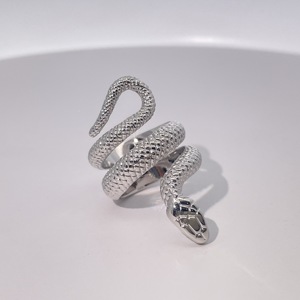 Bague en cuivre avec zircon en forme de serpent audacieux Tianyu Gems, bijoux de mode texturés pour femmes - Product Image 2