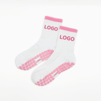 Chaussettes de sport respirantes et antidérapantes personnalisées avec logo brodé pour femme - Idéales pour la gym et le Pilates