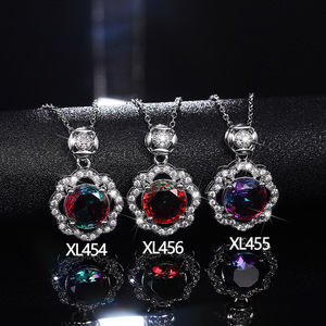 Elegante Collana con Ciondolo a Fiore per Donne, Gioiello Semplice e Chic per Uso Quotidiano - Product Image 2