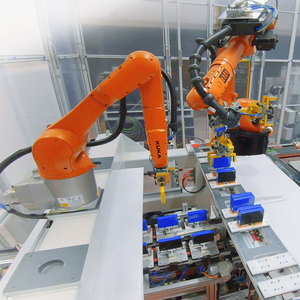 Brazo Robótico Industrial KR CYBERTECH KR20 R1810-2 Diseñado para Aplicaciones de Baja Carga Útil, Equipo de Servicio de Rendimiento Superior - Product Image 2