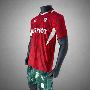 Uniforme de Fútbol Rojo con Cuello en V Personalizado, de Secado Rápido y con Insertos que Controlan la Humedad, para Partidos de Liga - Product Image 3