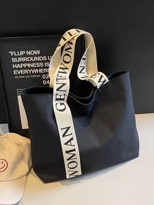 Sac fourre-tout imprimé de logo de marque personnalisé de haute qualité avec sangle de poignée style de vie actif sport sac en toile style lettre motif - Product Image 4