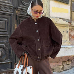 <span class=keywords><strong>Veste</strong></span> en velours côtelé personnalisée pour femmes Manteau à col montant de coupe décontractée en brun <span class=keywords><strong>camel</strong></span> Style utilitaire simple boutonnage OEM Usine directe en Chine - Product Image 1