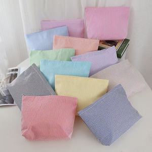 Bolsa de Cosméticos de Gran Capacidad, de Hilo de Poliéster con Burbujas, Transpirable, Bordada, Portátil, para Viaje y Almacenamiento de Maquillaje - Product Image 1