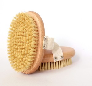 <span class=keywords><strong>Brosse</strong></span> sèche en bois de plage avec poils naturels en sisal vegan <span class=keywords><strong>pour</strong></span> le <span class=keywords><strong>brossage</strong></span> de la peau sèche, l'exfoliation des peaux mortes, la détoxification et la stimulation de la circulation. - Product Image 2
