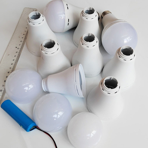 Cubierta para Bombilla LED SKD A19 E27, 6000K Luz Diurna, CRI80, AC85-265V, Control Remoto, 50000H de Vida Útil, Certificación Energy Star, Regulable, CE RoHS - Product Image 1