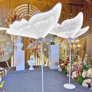 Ailes de papillon LED haut de gamme blanches et jaunes pour décorations de mariage et de fêtes de Noël - Product Image 6