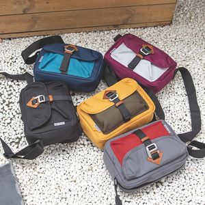 Bolso Bandolera/Messenger de Lona para Hombre con Diseño Geométrico y Bloques de Color, Estilo Urbano Casual de Verano - Product Image 2