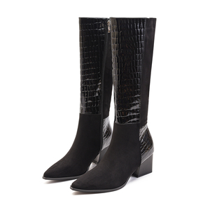<span class=keywords><strong>Botas</strong></span> de tacón grueso con punta en pico y cremallera lateral para <span class=keywords><strong>mujer</strong></span>, de ante sintético con estampado animal y detalles de charol, hasta la rodilla, color negro. - Product Image 1