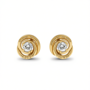 Orecchini a Perno E1351 in Oro con Diamanti Rotondi, Montatura a Griffe, Design Geometrico Classico, Gioielli Raffinati Unisex - Product Image 1
