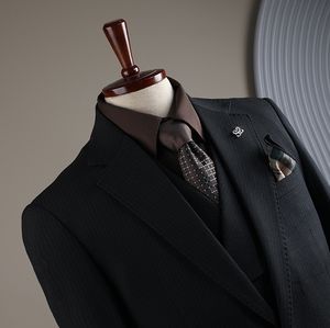 Trajes de hombre personalizados de fábrica de alta calidad OEM de lujo 3 piezas trajes de hombre para boda trajes de trabajo formales para hombre - Product Image 5