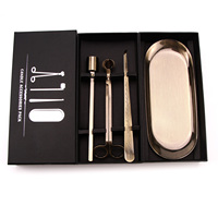 Kit d'entretien de bougies de luxe de haute qualité avec coupe-mèche, plateau à bougies, éteignoir et dissolvant de mèche, dans un coffret cadeau de Noël