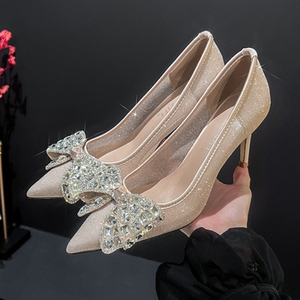 Escarpins à talons aiguilles en satin à bout pointu et strass brillants pour femme, collection Mariage 2025 - Product Image 2