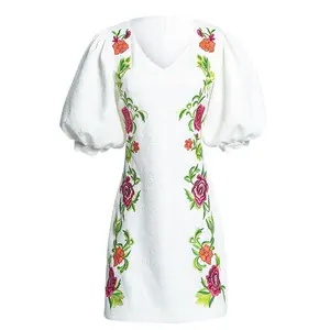 女夏季穿一条线v领牡丹花卉刺绣白色连衣裙背部隐形拉链关闭