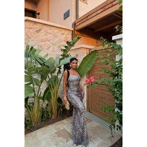Vestido Largo de Noche con Estampado de Leopardo y Tirantes - Product Image 1