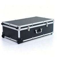 Valise à roulettes en aluminium noir avec roues intégrées, poignée télescopique, serrures à clé et sangles à boucles, valise à outils roulante