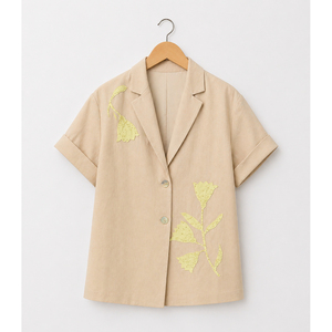 เสื้อเบลเซอร์ผู้หญิงสีเบจปักลายดอกไม้ แขนสั้น สไตล์ลำลองสำหรับฤดูร้อน ติดกระดุม  มีจำหน่ายโดยผู้ส่งออก - Product Image 1