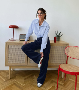 Set da Ufficio Personalizzato OEM per Donne Ispirato ai Designer, <span class=keywords><strong>Camicia</strong></span> Corta a Quadri Blu <span class=keywords><strong>e</strong></span> <span class=keywords><strong>Pantaloni</strong></span> Eleganti Blu Navy, <span class=keywords><strong>Completo</strong></span> Coordinato Due Pezzi - Product Image 3