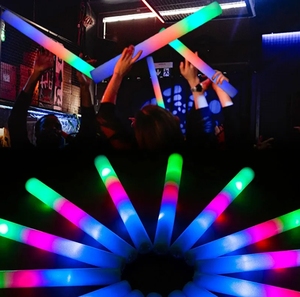 Đèn LED RGB phát sáng trong bóng tối, dạng que nhựa trắng dài, dùng cho tiệc tùng, có đèn LED xốp, di động, in logo tùy chỉnh - Product Image 4