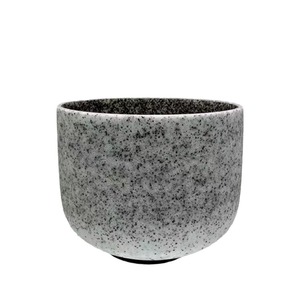 Bol chantant en cristal de fusion de pierres précieuses d'obsidienne, bol sonore en quartz givré pour la guérison sonore, la méditation et la thérapie des chakras, 10 pouces - Product Image 1