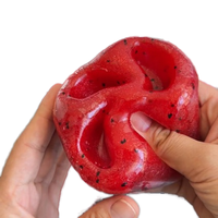 Trendy TikTok viral watermeloen squishy toy 2026, met elastische vaselinevulling, zwaar en zacht aanvoelend fruit knijp stressbal