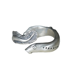 Nouvelle bague pour homme en cuivre écologique, style vintage vieilli, sculptée en forme d'<span class=keywords><strong>anguille</strong></span> à bouche ouverte, avec design de niche - Product Image 6