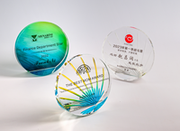 Trophée en cristal fait main, forme irrégulière, gravure laser 3D personnalisée, prix rouge pour la remise des diplômes et souvenirs – Vente chaude