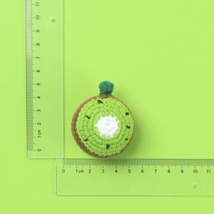 พวงกุญแจผลกีวีน่ารัก ทำจากไหมอะคริลิกนุ่ม ถักมือ ของตกแต่งกระเป๋าและพวงกุญแจขนาดเล็ก ตุ๊กตาถักมือขนาดจิ๋ว - Product Image 5